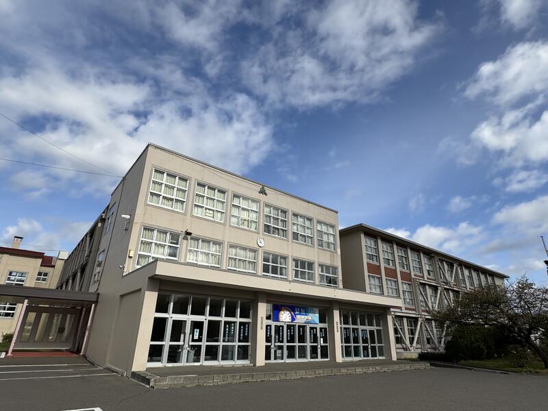 校舎正面20251014