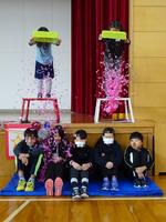 １年生からのおめでとうシャワー