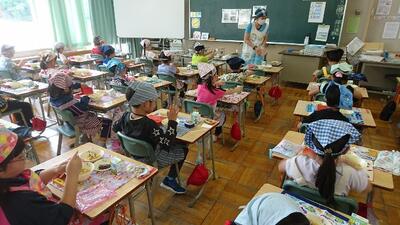 初めての給食③