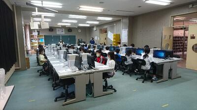 コンピュータ室③