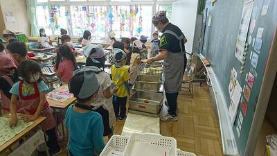 給食の後片付け②