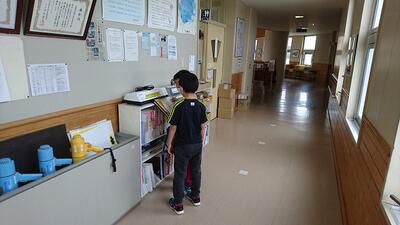 ２年生 学校探検①